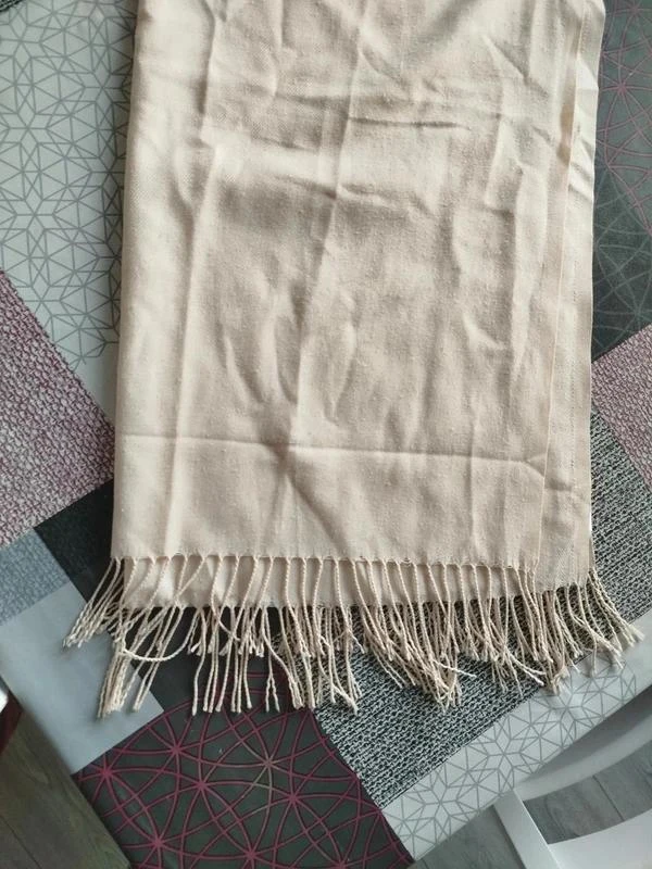 petit prix pour débarrasser écharpe écru à franges